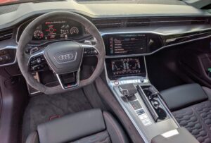 2021 Audi RS6 Avant dashboard