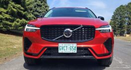 2023 Volvo XC60 Recharge front grille