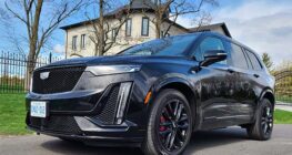2023 Cadillac XT6 front grille